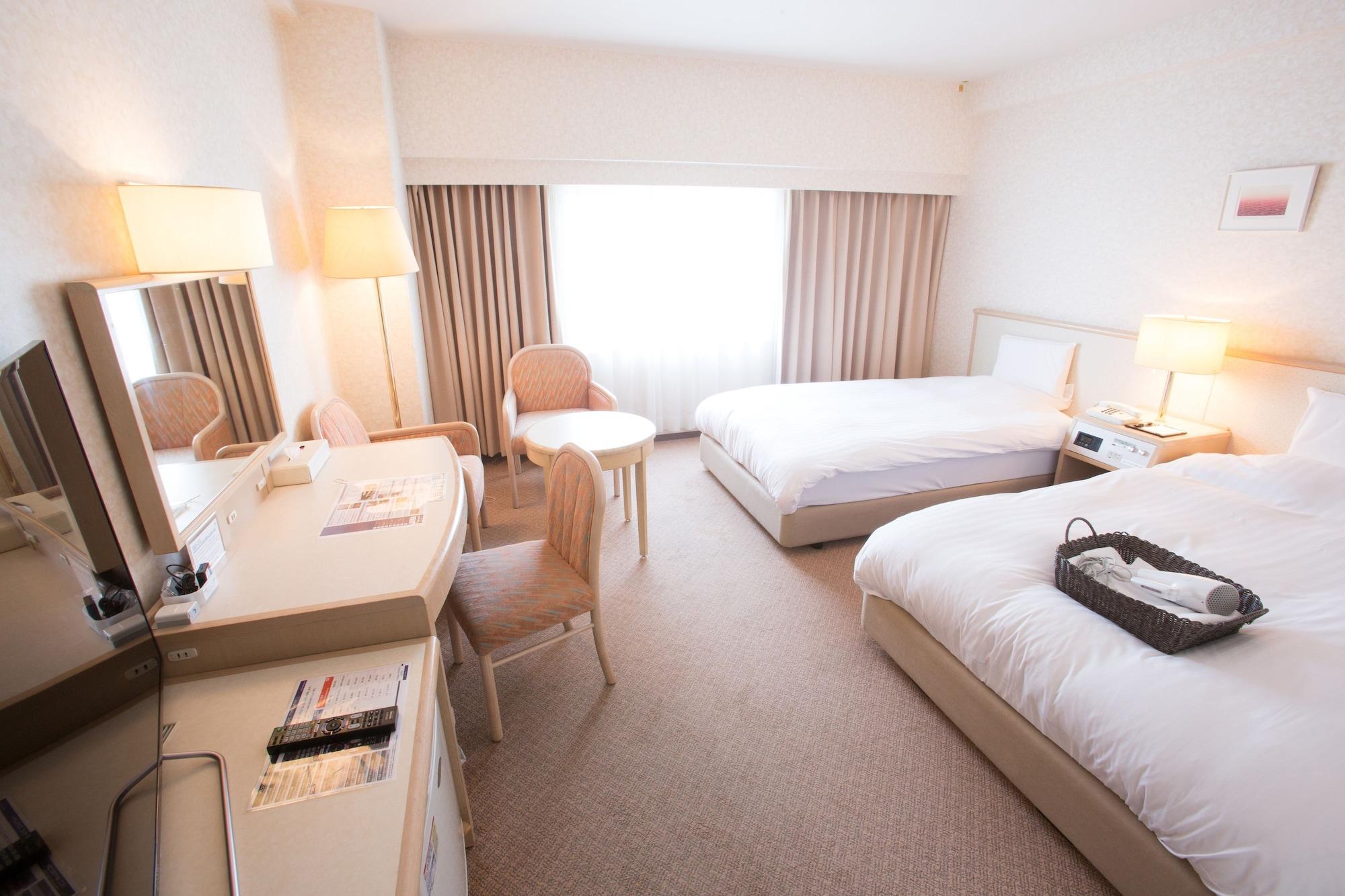 Toyama Chitetsu Hotel Екстериор снимка