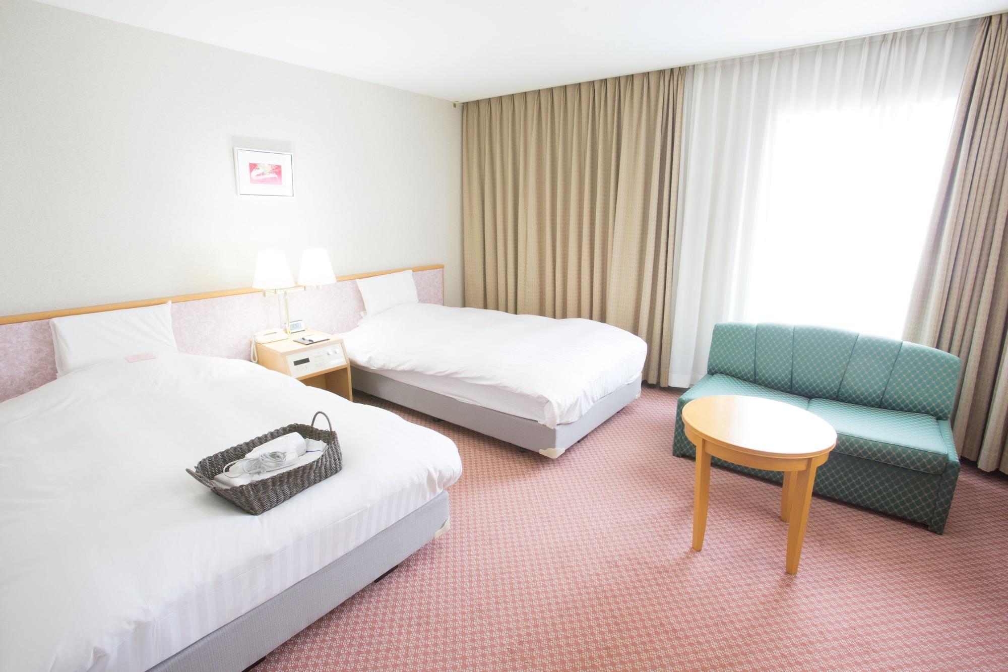 Toyama Chitetsu Hotel Екстериор снимка